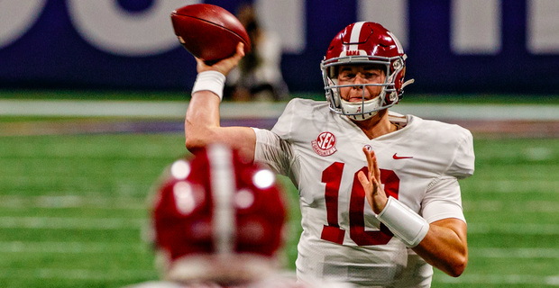 247Sports's tweet photo. Alabama QB Mac Jones tells Texas QBs to enjoy playing for Steve Sarkisian.

https://t.co/BwgzmimtHX https://t.co/MpL8ltXSYF