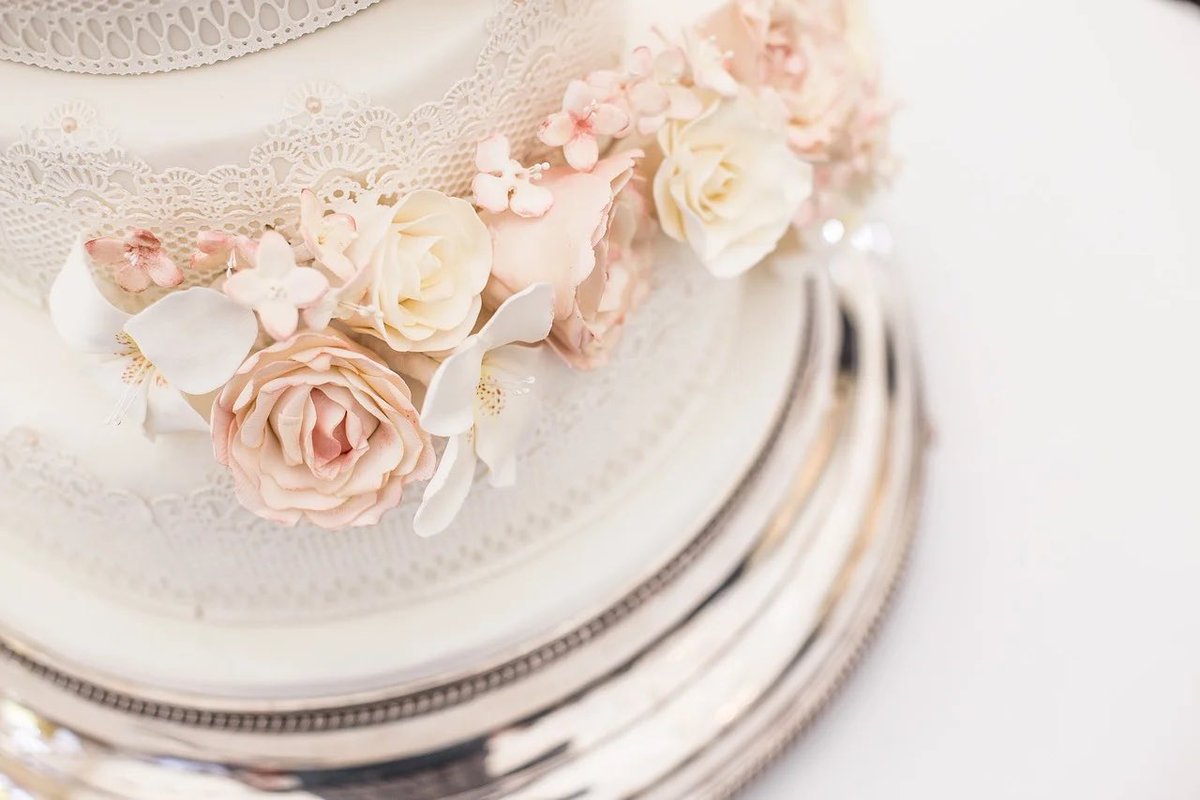 bigsmallfolk's tweet photo. It’s an Irish tradition to serve the top tier of a couple’s wedding cake at their baby’s christening and sprinkle the baby’s head with the cake crumbs as a wish for a long, happy life. #FolkloreThursday https://t.co/jbKzxAHTFu