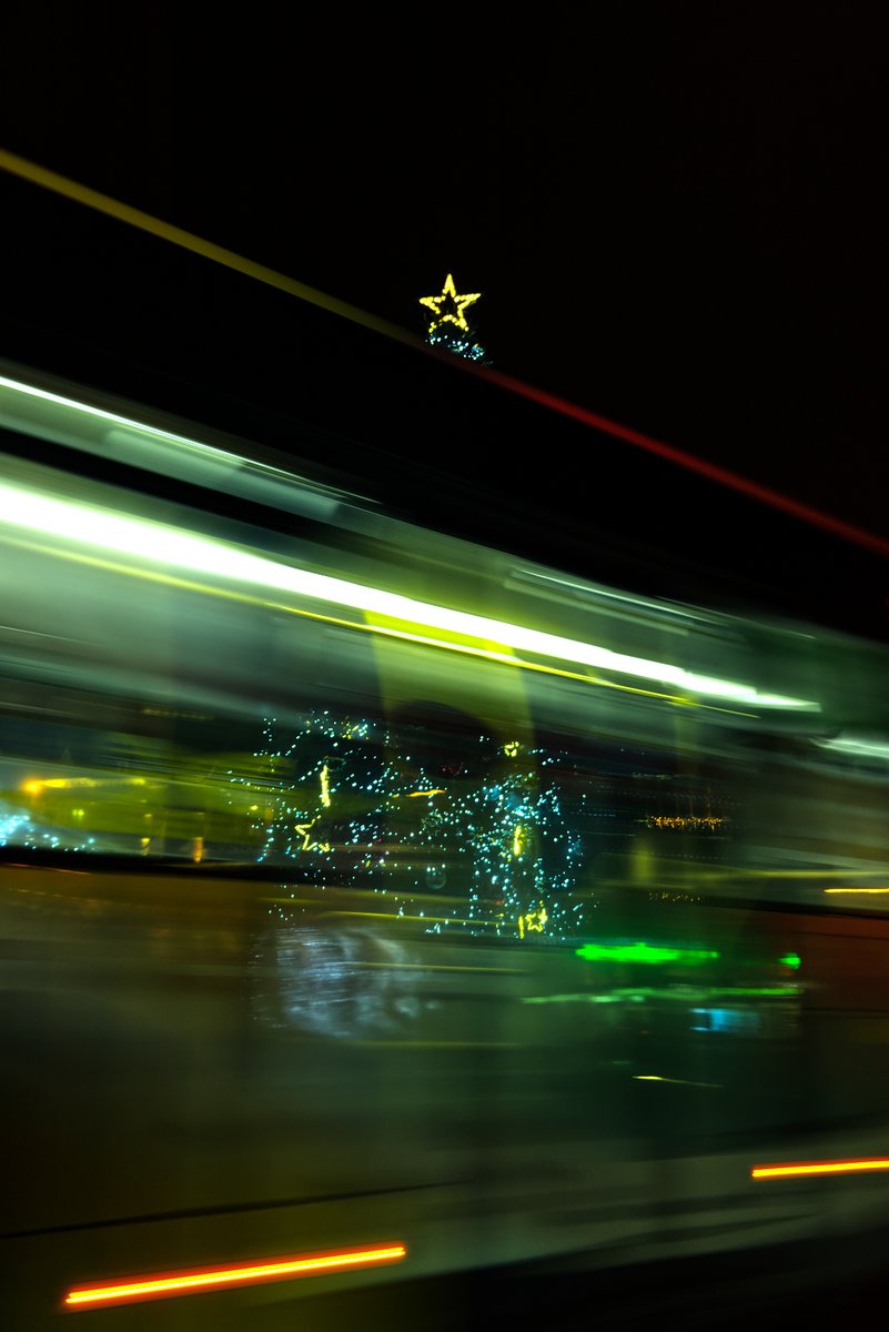 NicoMarcq's tweet image. Christmas tree hidden by a Bus in low exposure🎄
/
Sapin de Noël caché par un bus en low exposition 🎄
.
.
#monnordenor #france_focus_on #bitsofbuildings #travelandleisure #cntraveler #theweekoninstagram #hellofrom #hello2021 #hellofrance #hello_worldpics #hello_cities
