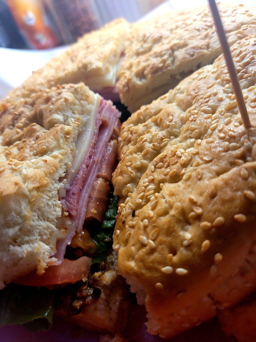 Young Avenue Deli tweet media