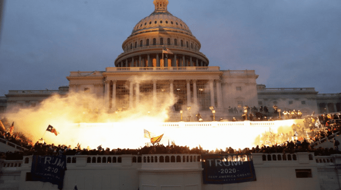 elpce's tweet photo. Ante el intento de golpe de Trump‼️

Solidaridad con las fuerzas que combaten a la extrema derecha en #EEUU ✊

Llamamos a convergencia internacional de las fuerzas democráticas y de izquierdas para acabar con el imperialismo y el fascismo🔻

📄 🔗 https://t.co/WXc61bwVBA https://t.co/jH19LsaSvi