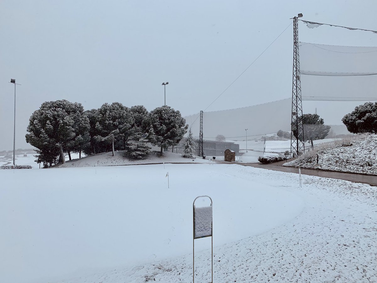 fatifcano's tweet photo. What a pretty day to get better at golf at @cngolfmadrid 🤙🏼
❄️ https://t.co/ibyYLQ40Kw