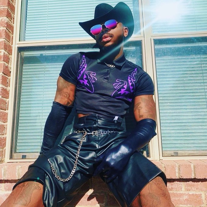 There’s a new sheriff in town y’all! Get ovah it! #gaycowboy #gayfashion #reversecowgirl #slay #queerfashion