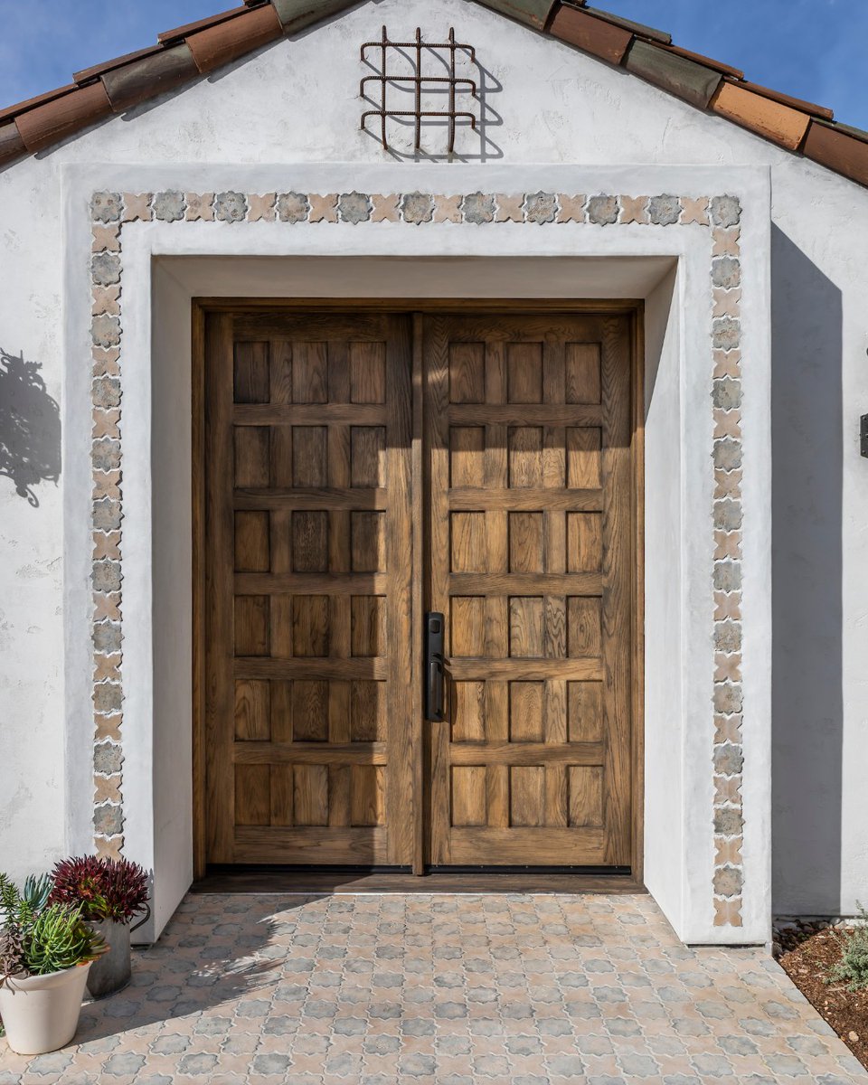 ElementsTile's tweet photo. Your home plays a large role in your family's legacy. What story do you want to be remembered?

#ihavethisthingwithcolor #gallerywall #entrywaydecor #entryway #entry #housebeautiful #myhousebeautiful #styleathome #interiorstyle #interiorstyling #somnumedias #smmakelifebeautiful https://t.co/9xvjDu1fma