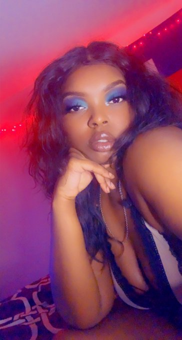 Submit to me, your favorite chocolate you can&rsquo;t eat 🍫🍫🍫🍫😌😌😌😌😌🔥🔥🔥🔥🔥🔥🔥🔥🔥🔥🔥🔥🔥 https://t.co/wfzAwgjxcn https://t