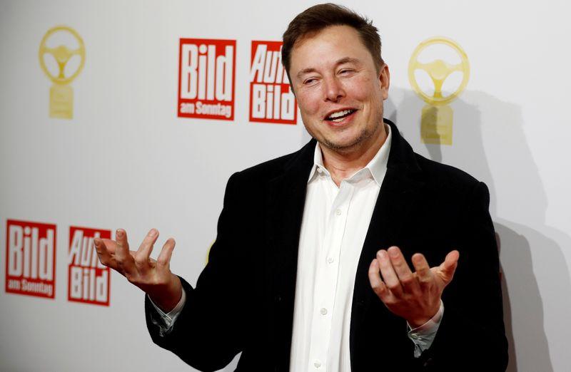 Reuters's tweet photo. Elon Musk leaves behind Amazon's Bezos to become world's richest person - Bloomberg News https://t.co/IEZ4kk7w29 https://t.co/VUrqi3MPLs