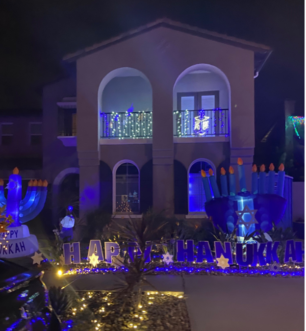 The_IES's tweet photo. The IES Orange County Section held a holiday lighting contest & the submissions were absolutely mesmerizing!
Congrats to Wesley Dochnahl for the win, & to all who helped brighten up their streets this past holiday season!
#TheIES #IESOC #lighting #outdoorlighting #holidaylights https://t.co/ym1odhX888