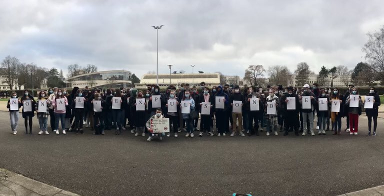 l_visss's tweet photo. Voici mon histoire... Afin de m’aider Signez la pétition et partagez 🤝❤️#ElvisReste https://t.co/BVp9mey9lq
