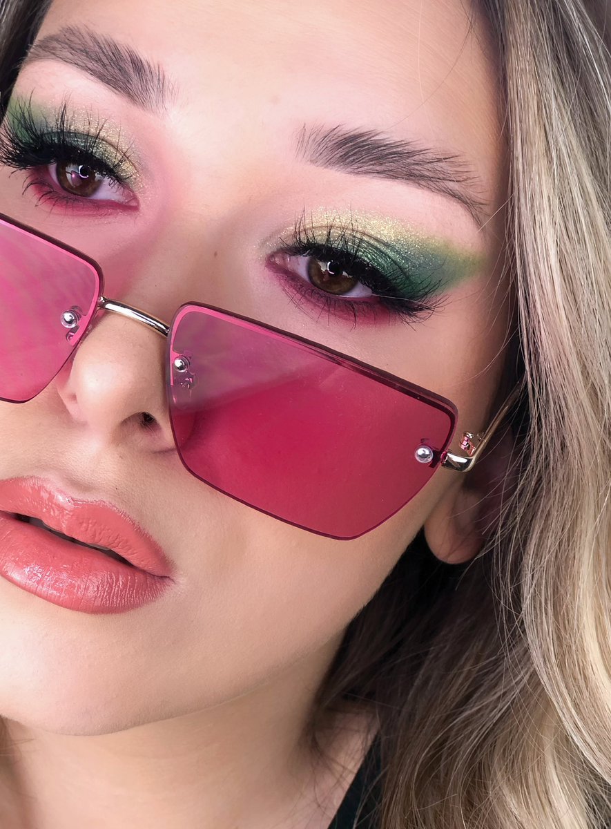 marija44's tweet photo. @ABHcosmetics @meyloetta Using the vol 3 here 💕💕💕👋🏻 https://t.co/ItehDC0o5H