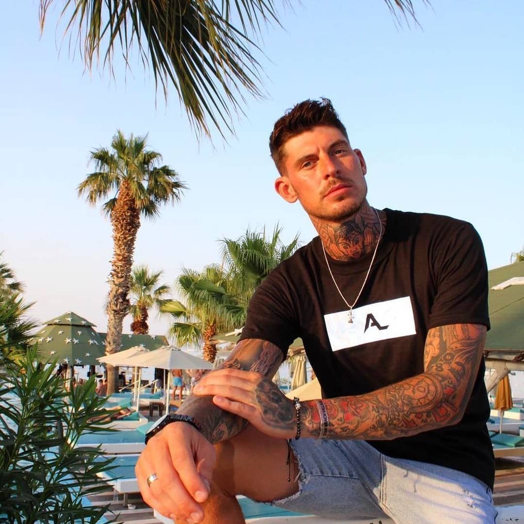 Droppboxuk's tweet photo. Check out @ashbyleeco. Clean designs plus you get 10% off if you share and tag them in your story. 👊 #style #reflective #reflectiveclothing #watch #outfit #gymgear #gymwear #gymaddict #tats #hat #fashionista #instagood #instagram #instadaily #droppboxuk
https://t.co/QVGxP8H4xB https://t.co/75phx2YwJq