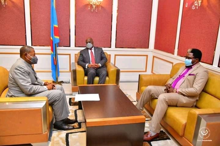 NyahelaD's tweet photo. Le festin tardif des taupes! Un repenti comique aux allures tragiques, heureusement le #PR a l'art ingénieux de se faire imbécile pr rebondir triomphalement. Attention les loups ds la bergerie! @fatshi13 @tele50_officiel @YvesKisombe @JMukumadi @udptshisekedi @CiceronOwamba https://t.co/ZLjMptt8g6