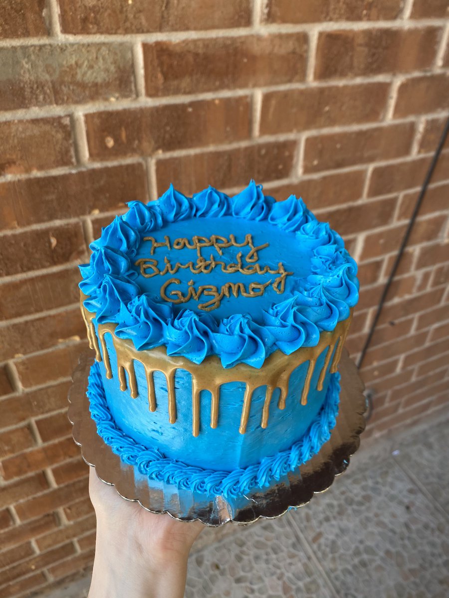 LousSweets's tweet photo. Dog cakes✨ https://t.co/GXbWnnCahp