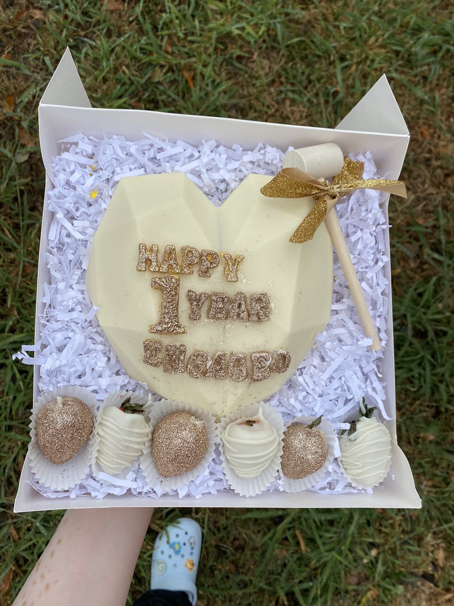 LousSweets's tweet photo. Arrangements available all January and February ✨💗 https://t.co/y2bq1OYY3e