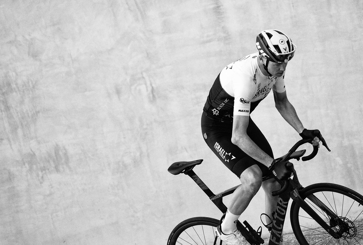 chrisfroome's tweet photo. Welcome to the team @hammerheadrides &amp; @HJCAHelmets 🙌
📸 @veloimages https://t.co/QKYpNvb741