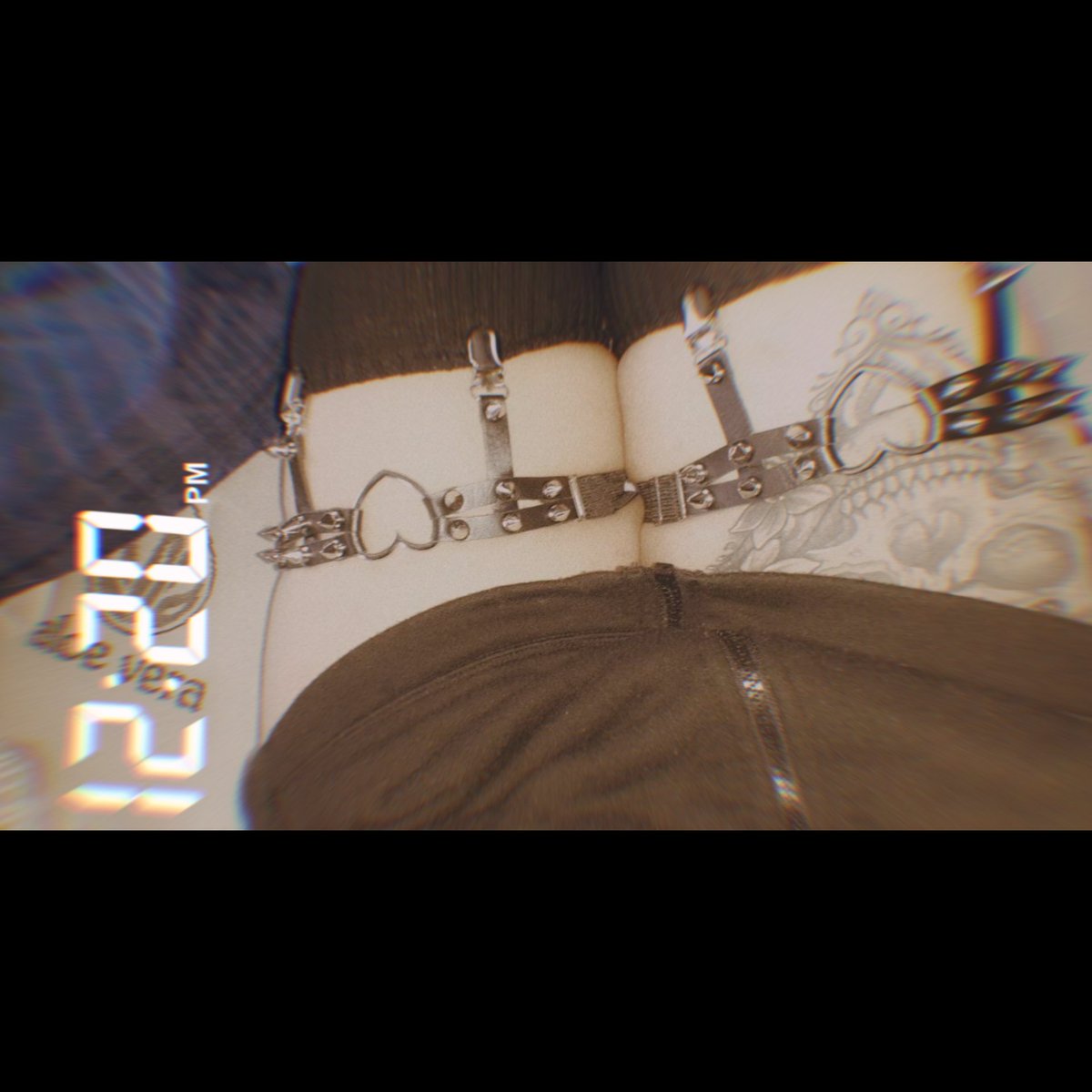 5Annafowler5's tweet photo. ♡🖤now or never🖤♡

#atl #thighs #thighhigh #likes #emogirls https://t.co/Z5zvKppHSH