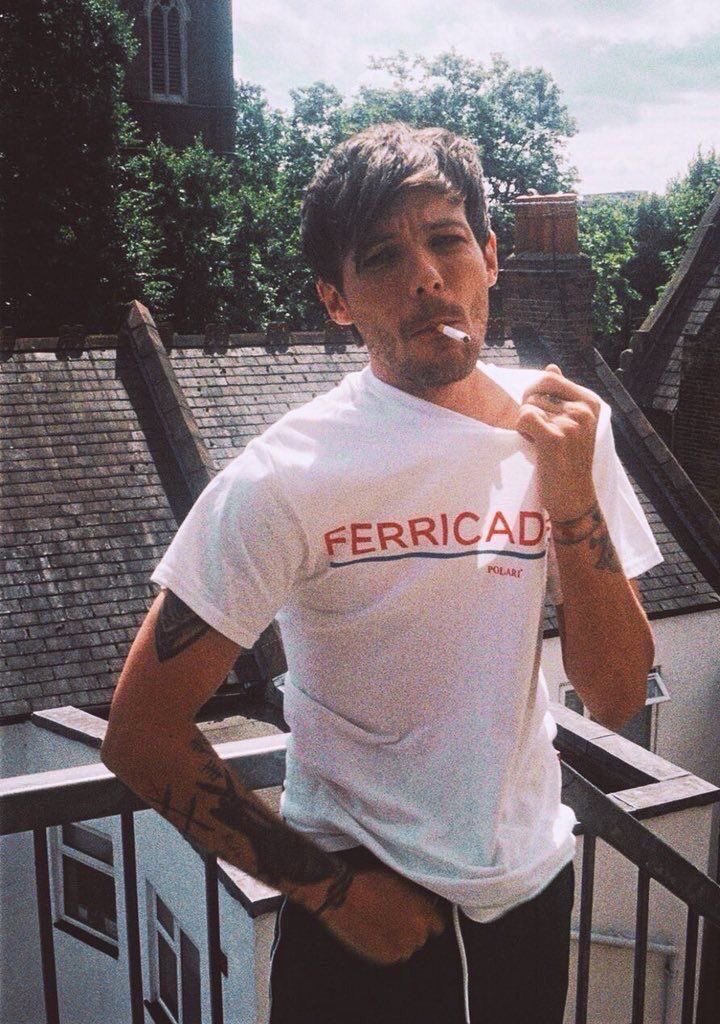 tw/ smoke- zayn and louis smoking- a hot thread -