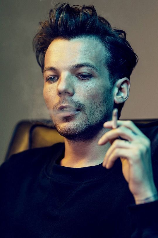 tw/ smoke- zayn and louis smoking- a hot thread -
