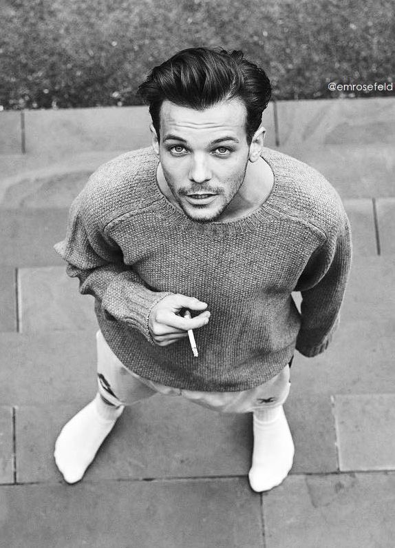 tw/ smoke- zayn and louis smoking- a hot thread -