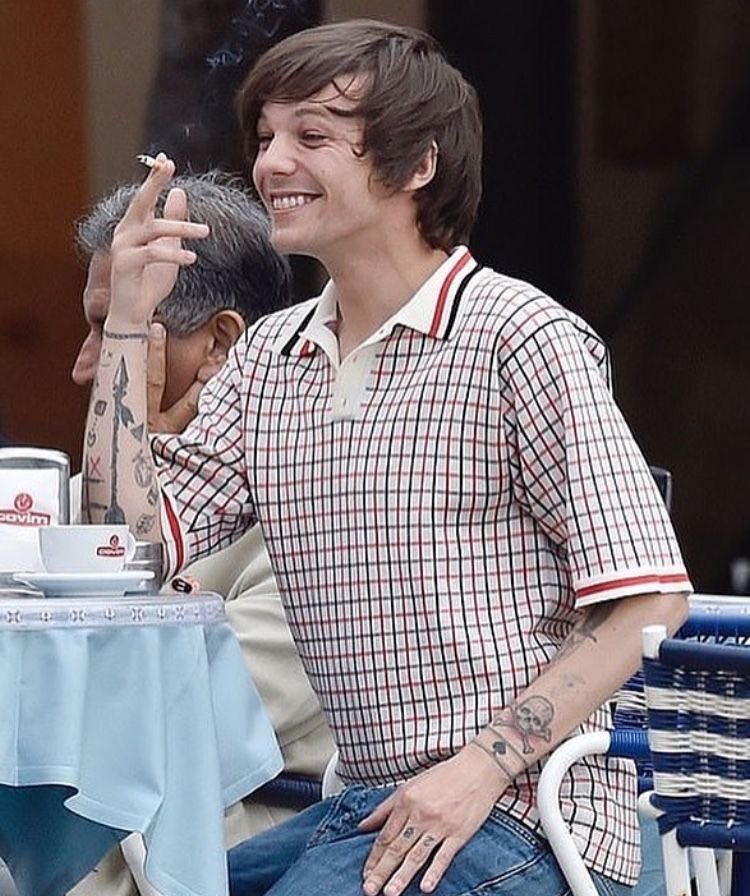 tw/ smoke- zayn and louis smoking- a hot thread -