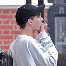 tw/ smoke- zayn and louis smoking- a hot thread -