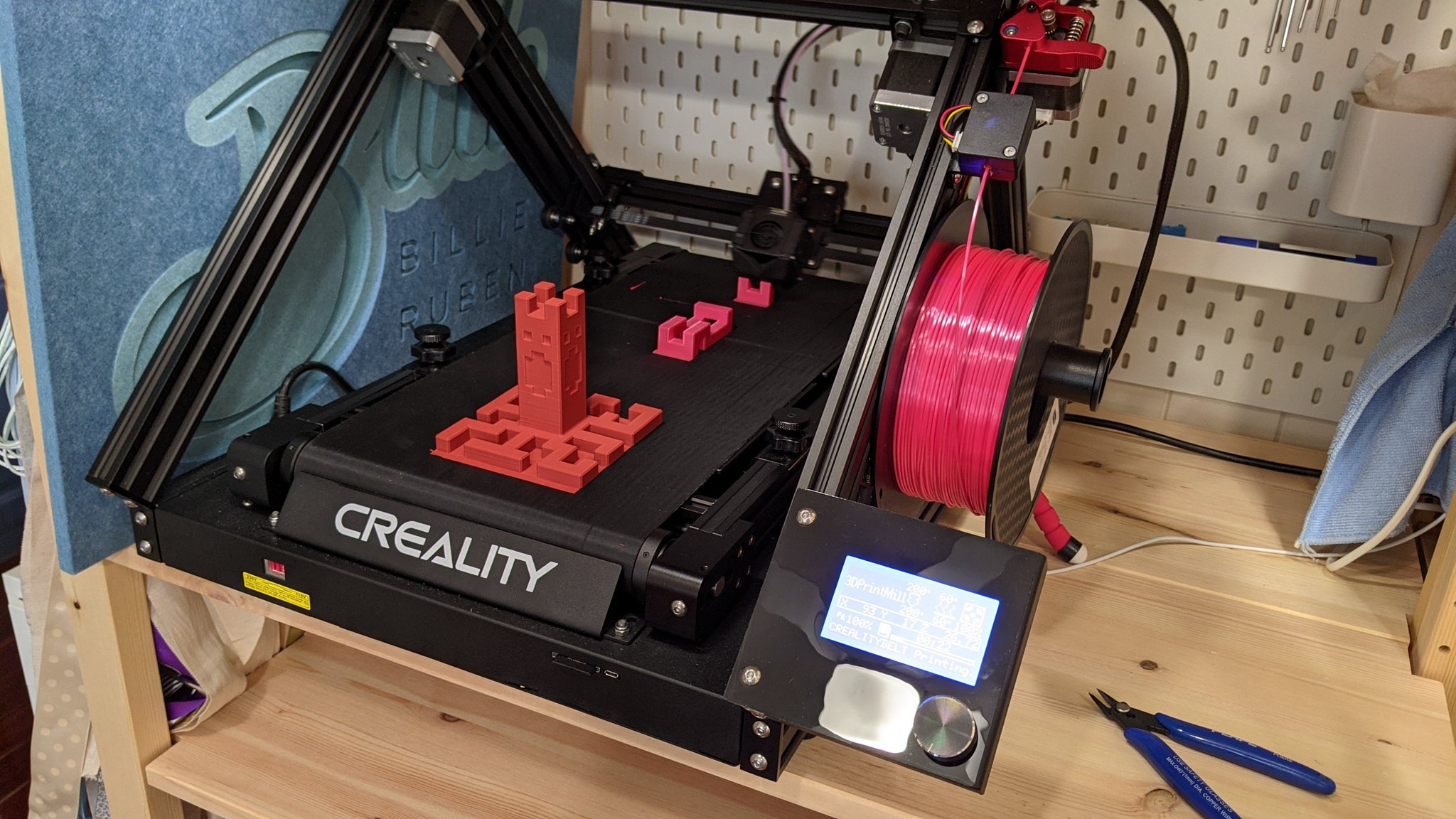 My partner walked in and exclaimed "Tippy Tree! 😀" He doesn't really #3Dprint. He just keeps up with news because he knows I'm so into it. Which is just the sweetest thing ever 😩 I'm so lucky. 💝 https://t.co/CwMVvbvt16