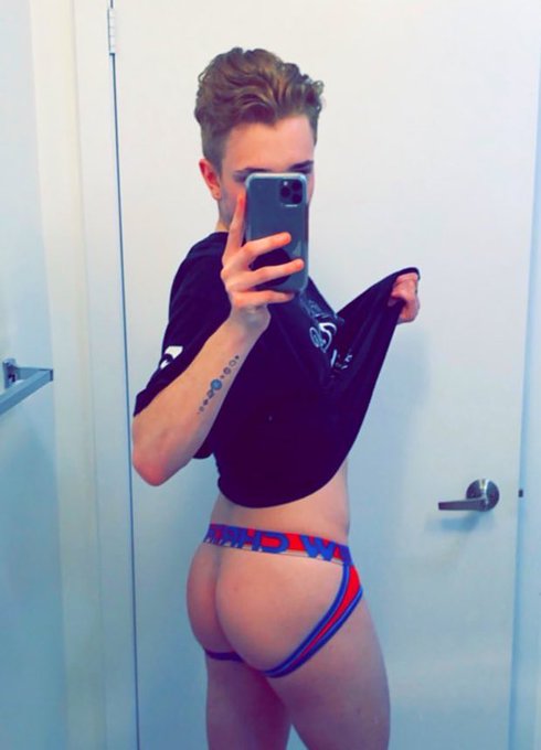 sir, i&rsquo;m just a hole. I promise it&rsquo;s warm and tight inside😈 https://t.co/PKGya7ylFV