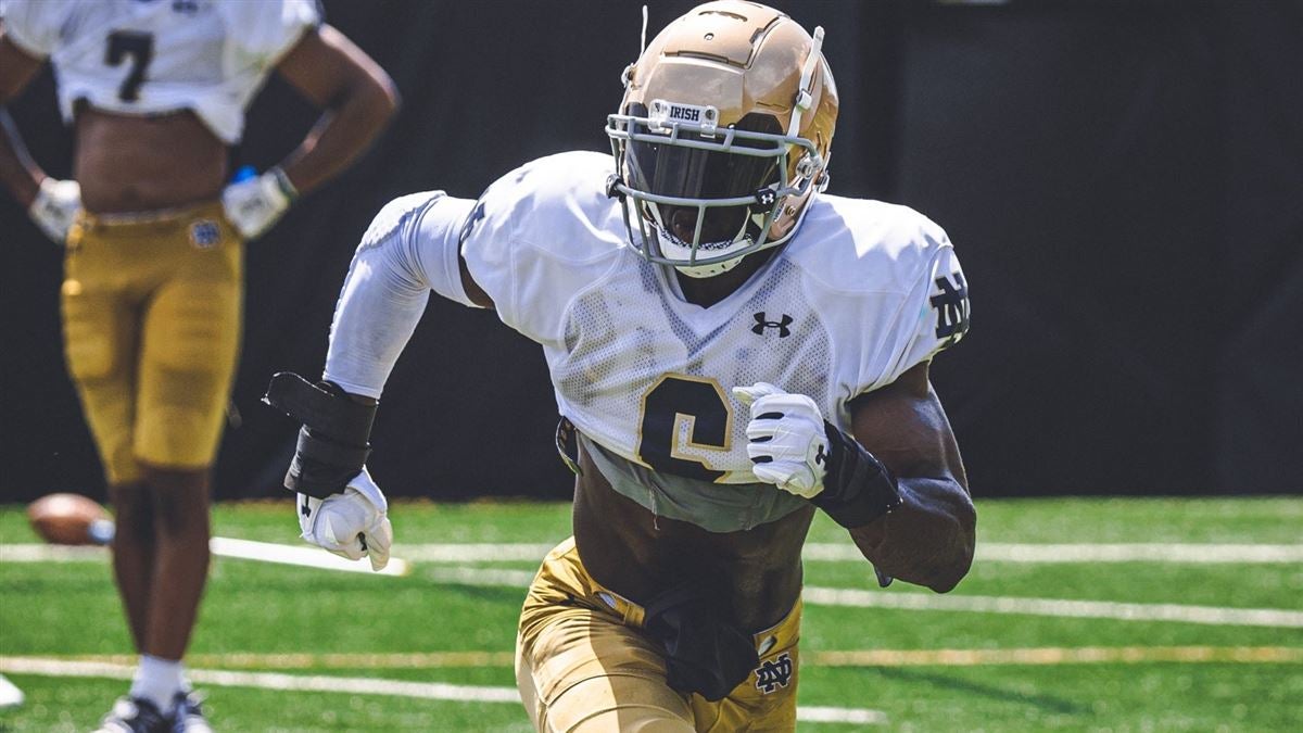 PFF_College's tweet photo. Notre Dame's Jeremiah Owusu-Koramoah wins Butkus Award for best LB in CFB🏆 https://t.co/acsLHNos6o