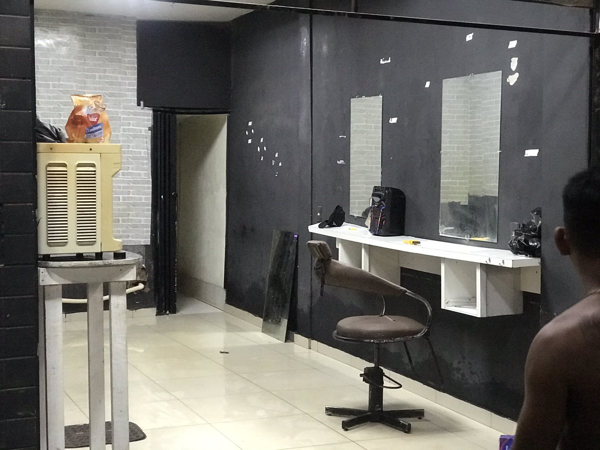 Luanzinducortee's tweet photo. Mas uma conquista se realizando , obg meu Deus por me ensina a nunca desistir, agradeço bastante a todos que me apoia e confia no meu trabalho , só gratidão por td 😭😭🙌🏾📏✂️
+1 salão na pista tropinha 💈 https://t.co/7PW1V16dmx