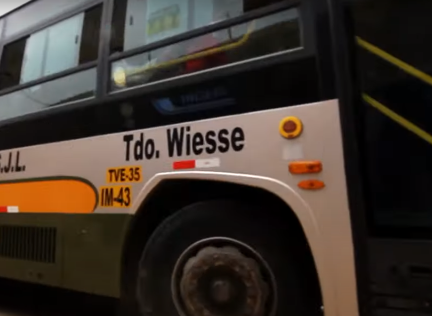 pocovicio's tweet image. Algo que siempre me llama la atención de los buses: cómo teniendo tanto espacio, abrevian TODO como TDO.

Ese punto pudo haber sido la otra O