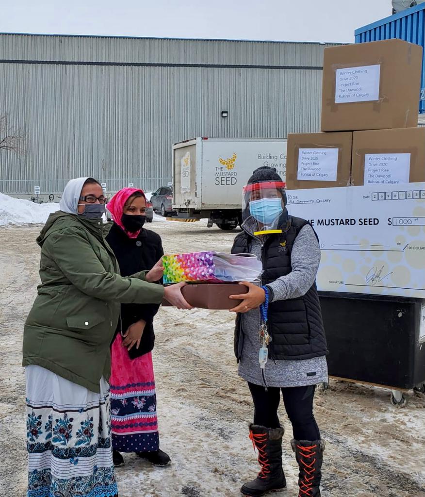 Bohras_Canada's tweet photo. As part of the @ProjectRiseDB global initiative, @Dawoodi_Bohras volunteers from #Calgary donated 200 lbs of winter clothes, 175 hand-stitched face masks, and a cheque to @mustardseedyyc to help local individuals experiencing poverty and homelessness. https://t.co/HhXd5zkjV1