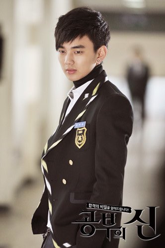 lyhswh2817's tweet photo. Our resident school bad boy with a big heart! 🥰 I love that he would give anything for his grandma! 👵🏻 And he was able to pursue his childhood dream in the end. 🧑🏻‍⚕️

#YooSeungHo #YSH #HwangBaekHyun #GodofStudy #유승호 #유명월 #황백현 #공부의신 https://t.co/Qz7g0axqpB