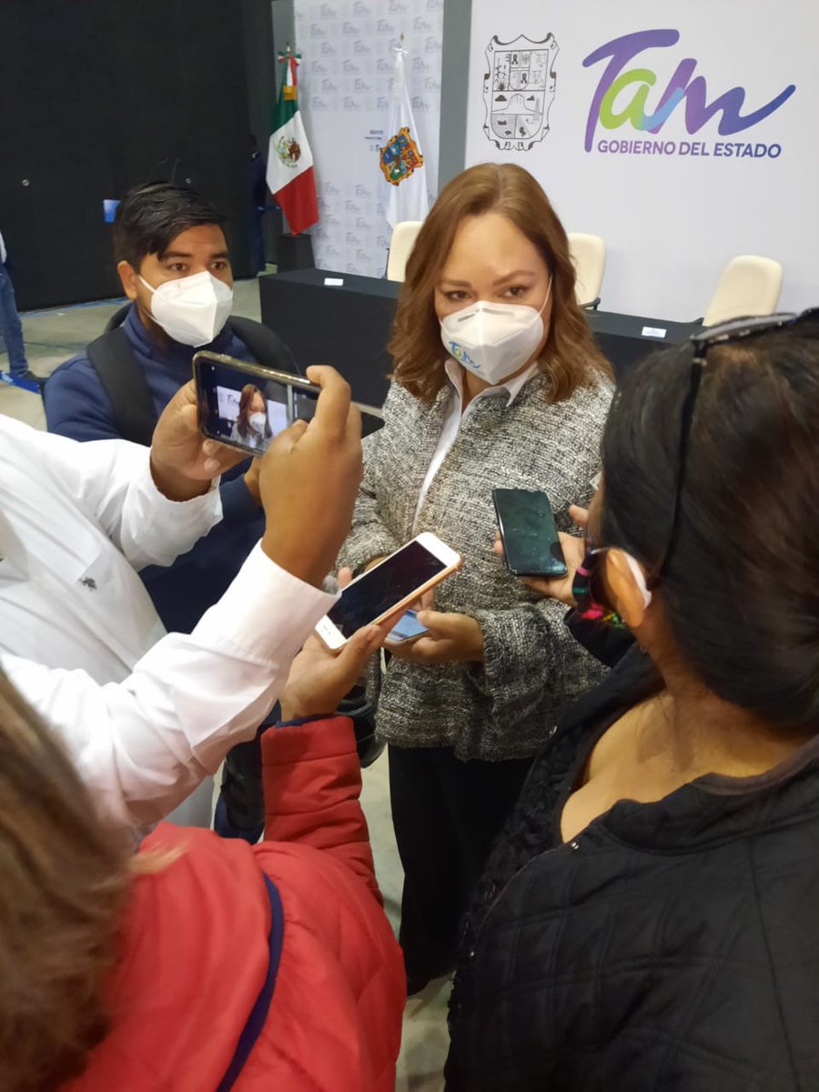 El día de hoy, la Titular de la CETAM, Ma. Antonieta Gómez López, acompañó al Gobernador <a href="/fgcabezadevaca/">Fco. Cabeza de Vaca</a> a la rueda de prensa de esta semana en Cd. Victoria, Tamaulipas, donde afirmó, que las energías limpias seguirán siendo una prioridad de su gobierno. La... 1/2