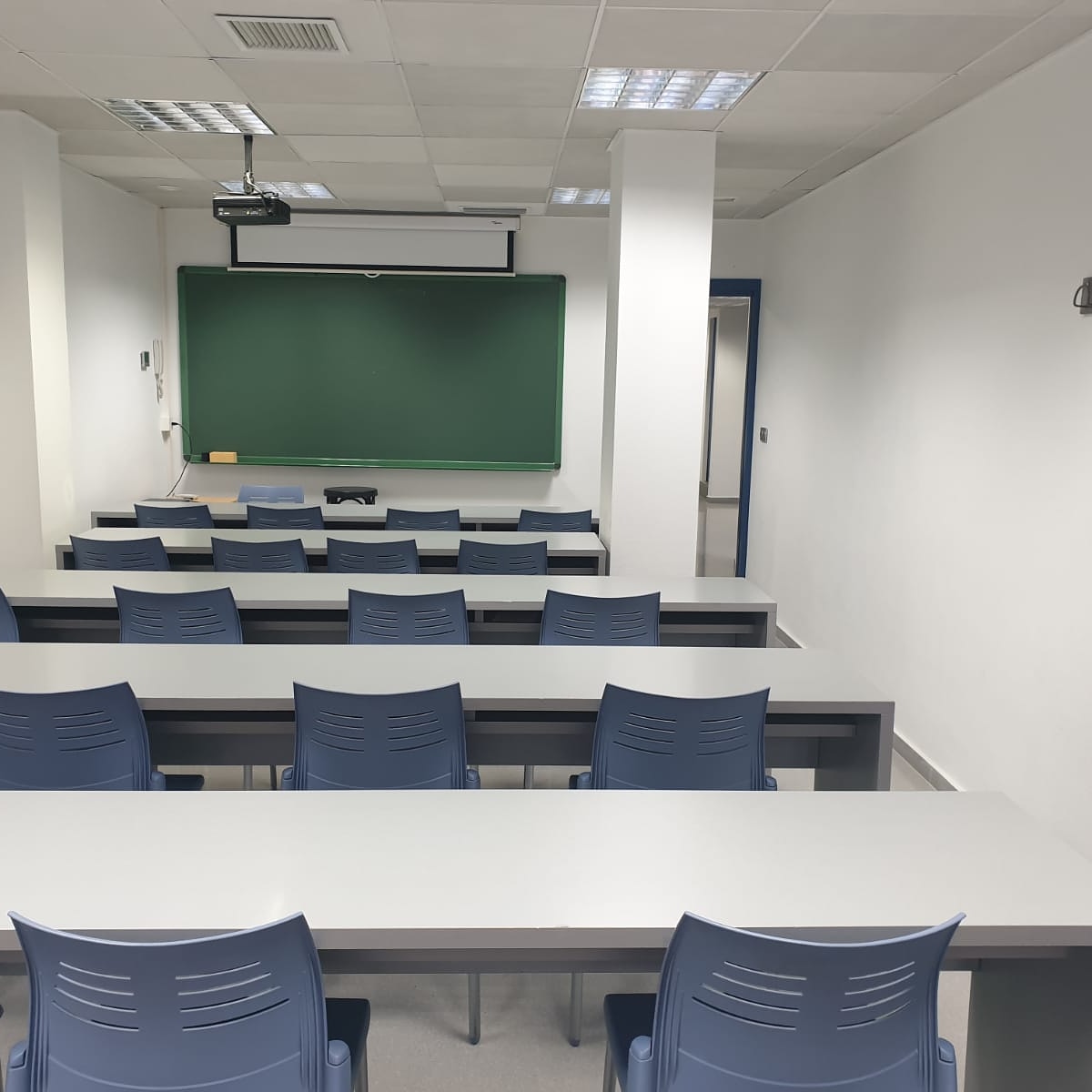 opoacademy's tweet photo. Aula lista para acercarte a tu plaza. Cumplimos con todos los protocolos anti-covid. Ven a conocernos. https://t.co/AV863A2HhY