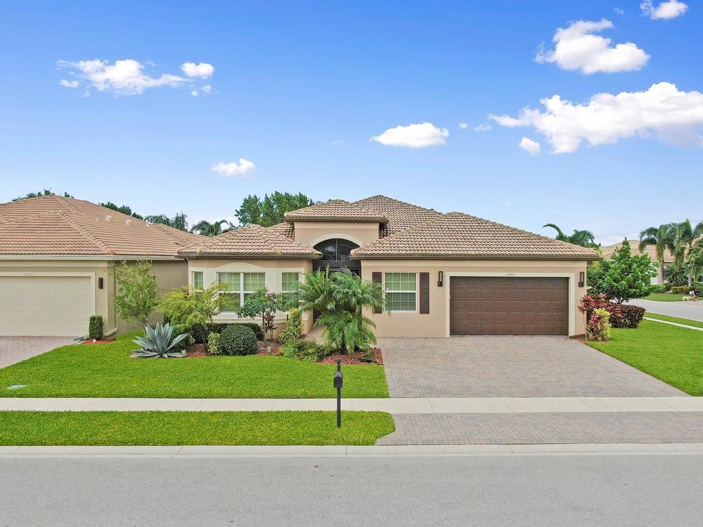 benarce's tweet photo. It's deals like this that hardly ever stay on the market! #beautifulhome #homesweethome  https://t.co/zKXlqCAvKB https://t.co/1S5kTQIsAZ
