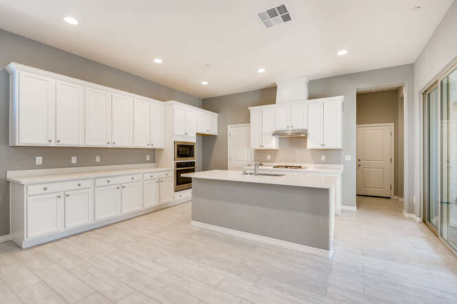 WoodsideHomes's tweet image. Need a little more cabinet space? The Jasmine Plan has got it covered! 😍 Check out the rest of this move-in ready home in Cadence! bit.ly/3bpZbN8
.
#woodsidehomesnv #househunting #kitchenthings #lvrealestate #newhomes #cadence