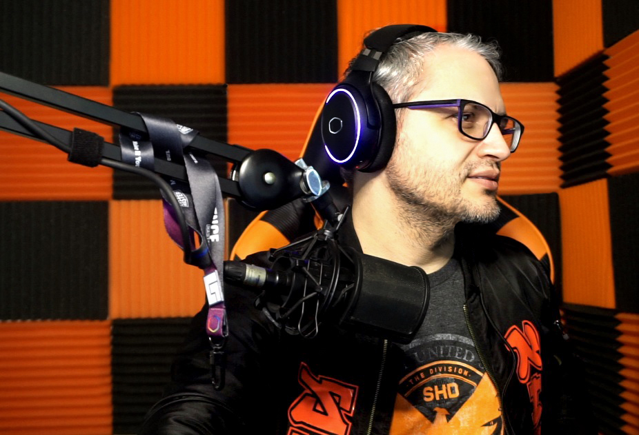Nite5ky's tweet photo. I love my #MH650 by @CoolerMaster great sound quality and customizable RGB lights are so on point. Also new haircut who diz.
https://t.co/bj1HKlxPFl #ad https://t.co/i6FUTreh4d