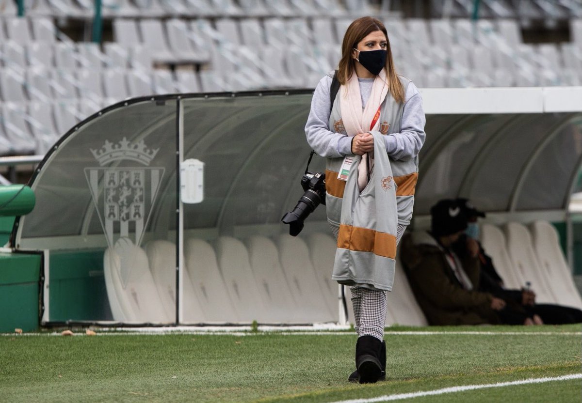 CharoTobajas's tweet photo. 📸💚 Y por ahí andamos... Debajo de tanta capa hay un poquito de mi ...🤣⚽️
#CórdobaCF #CopaDelRey  #FríoPolar #CCFGetafe  #Photography #Blanquiverde #PhotoOfTheDay #Football #Footballphotography #InstagramPhoto https://t.co/mNK4WfS0iq