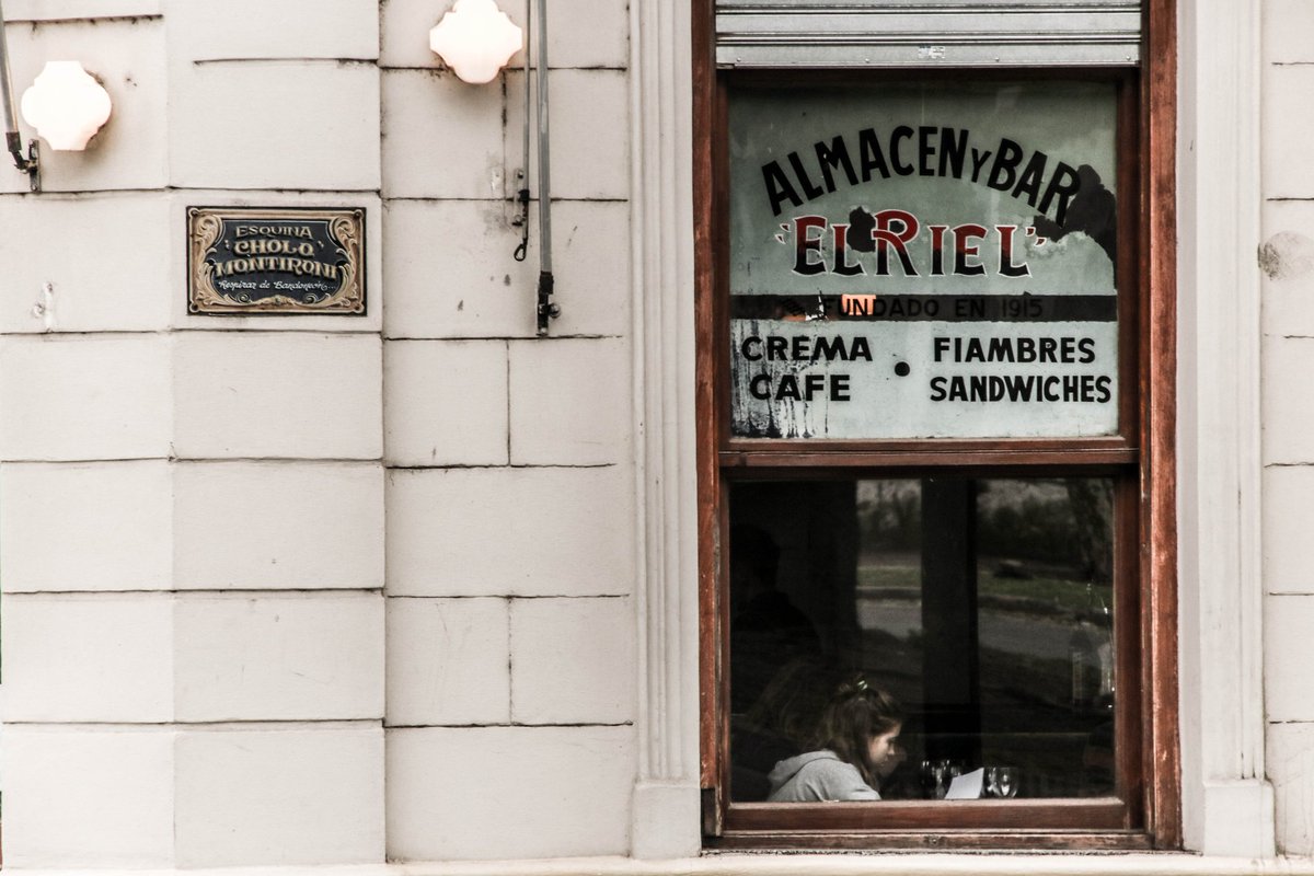 Un día jueves puede tener un poco de fin de semana. Solo te falta venir a #ElRiel. 
Te esperamos desde las 18hs.

Reservas únicamente via WhatsApp al 3416957949.