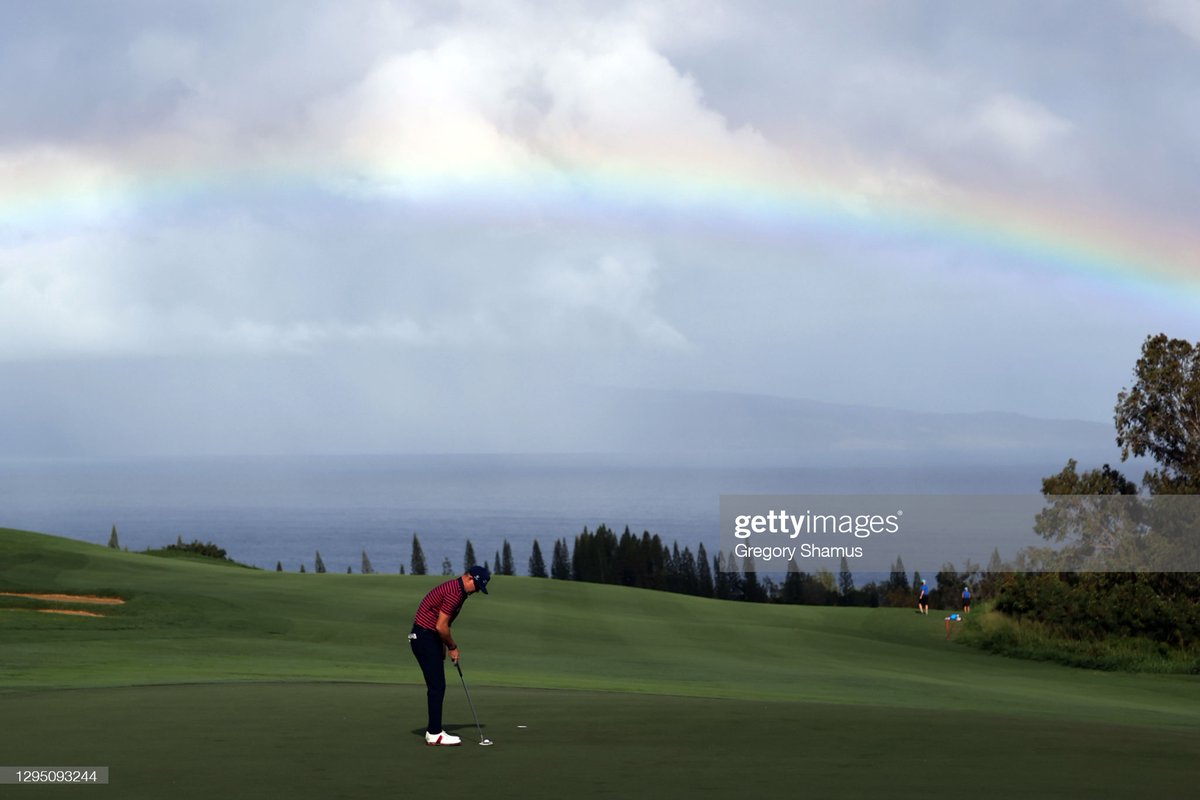 GettySport's tweet photo. A #rainbow shines above Brian Gay @BrianGayPGA as he putts on the fourth green during the first round of the #SentryTournamentOfChampions at the #Kapalua Plantation Course in Kapalua, #Hawaii. 📷: @gregoryshamus #pgatour https://t.co/QSX87ZLi3h