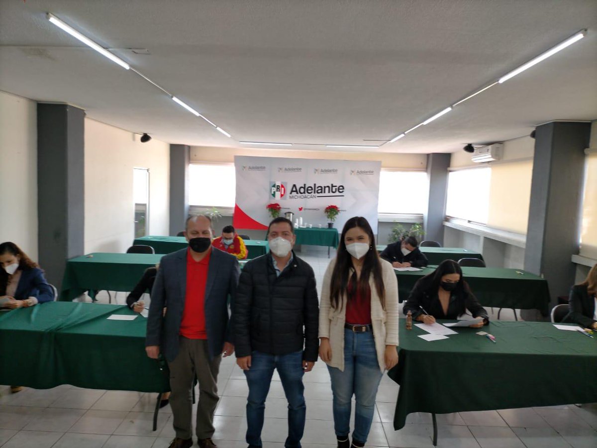 OmarCol99342631's tweet photo. Aplicación de exámenes de documentos básicos para los aspirantes a diputados federales.
#Adelante

@PRI_Nacional 
@alitomorenoc
@caroviggiano 
@lazarojimeneza 
@CDEPRIMICH https://t.co/z184QSNE4n