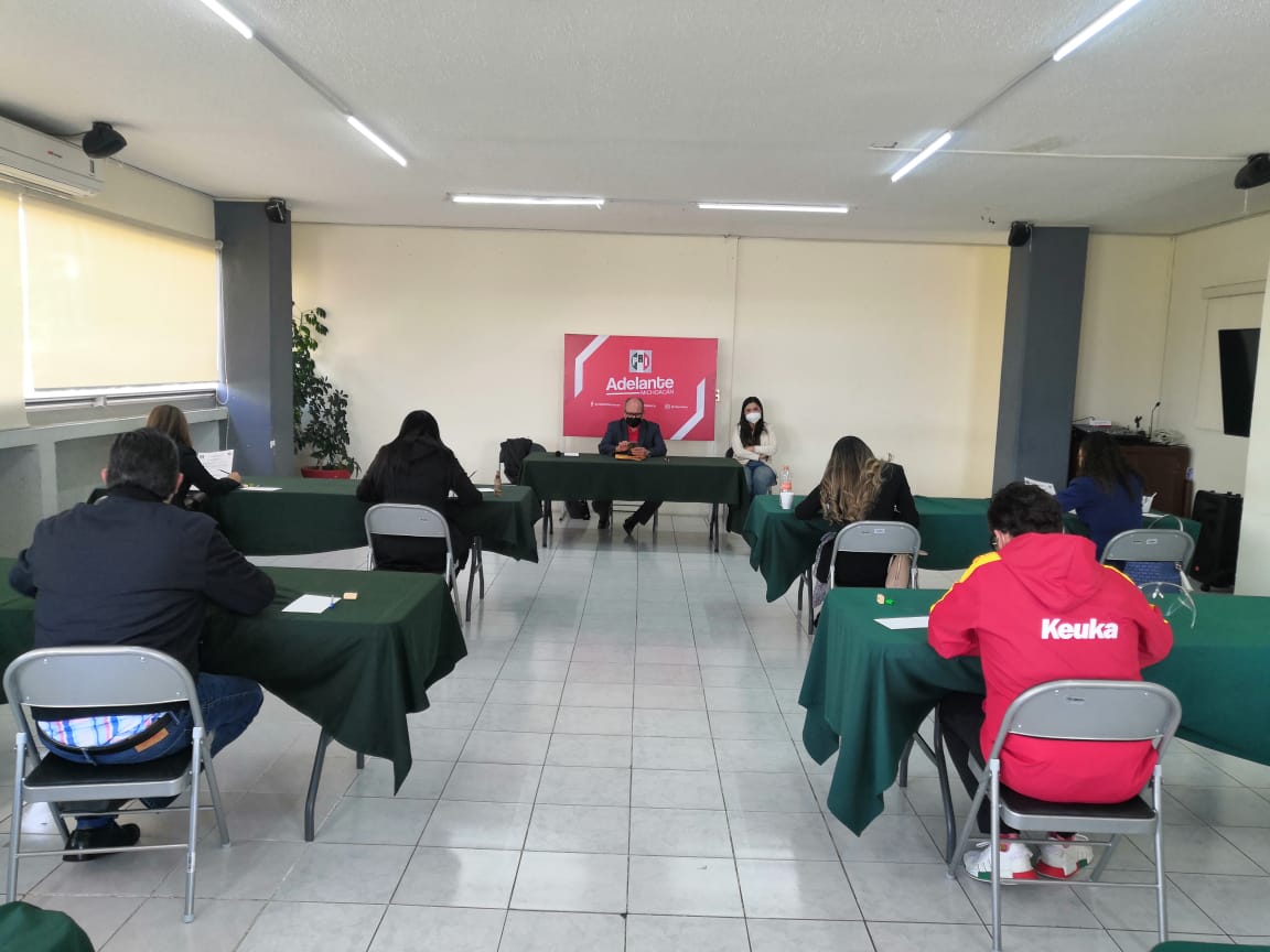 OmarCol99342631's tweet photo. Aplicación de exámenes de documentos básicos para los aspirantes a diputados federales.
#Adelante

@PRI_Nacional 
@alitomorenoc
@caroviggiano 
@lazarojimeneza 
@CDEPRIMICH https://t.co/z184QSNE4n