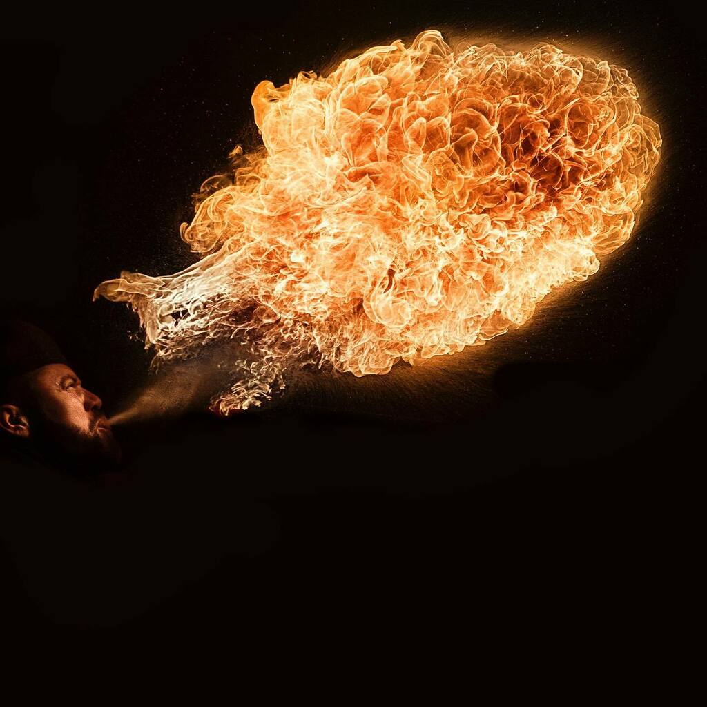 EnricPenalba's tweet photo. Brilla amb un fosc fulgor
dolça ombra daurada
recòndita insistent
la que commou d'afany
aquest món desolat
viva víscera tendra
encara joventut.
OMBRA DAURADA
Narcís Comadira
#sonyalpha #sonyphotography #alpha7ii #foc #fuego #fire #reisasalt #viladesalt… https://t.co/LBDk2rHOl3 https://t.co/Hwy1fMysiF