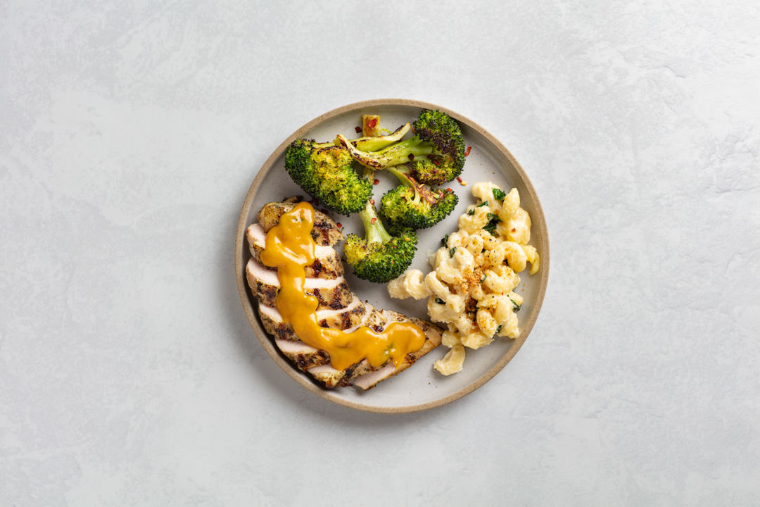 Our Picnic Market Plate was designed with the park in mind. Packed with tons of flavor and nutrients, this plate is the perfect lunch break bite or dinnertime meal. ☀️