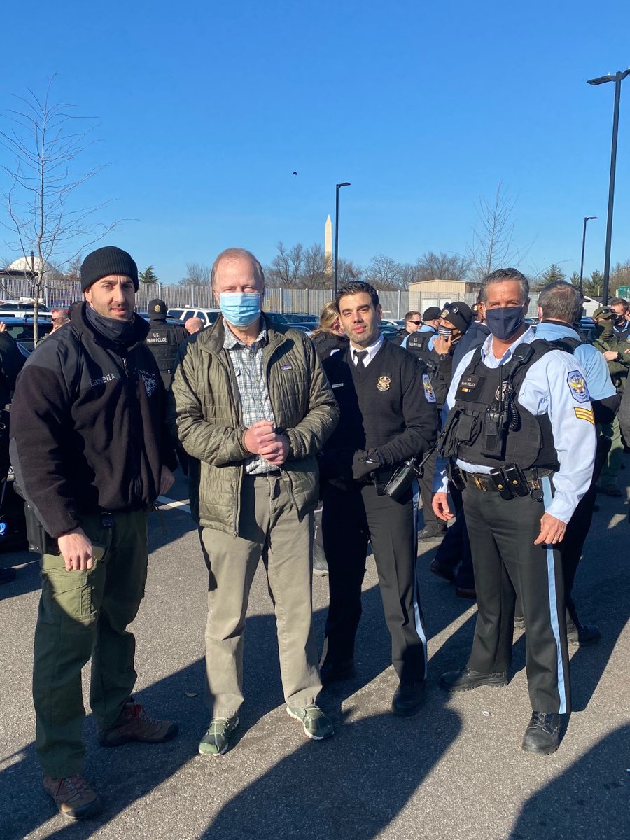 RobWallace_FWP's tweet photo. Today I was privleged to personally meet with and thank the brave men and women from @USParkPolice, including their colleagues from the @USPPNYFO who are helping to safeguard our Nation's Capitol and our @NatlParkService iconic monuments. https://t.co/AevraoRQpN