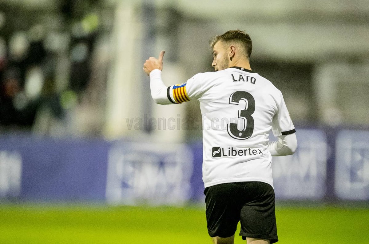 Mestalla_Info's tweet photo. Javi Gracia protege a @tonilato tras acabar con molestias en el #YeclanoVCF
“Lato tenía unas pequeñas molestias y hemos creído que lo mejor era protegerlo”
📸 @valenciacf https://t.co/tyWrfWm9n1