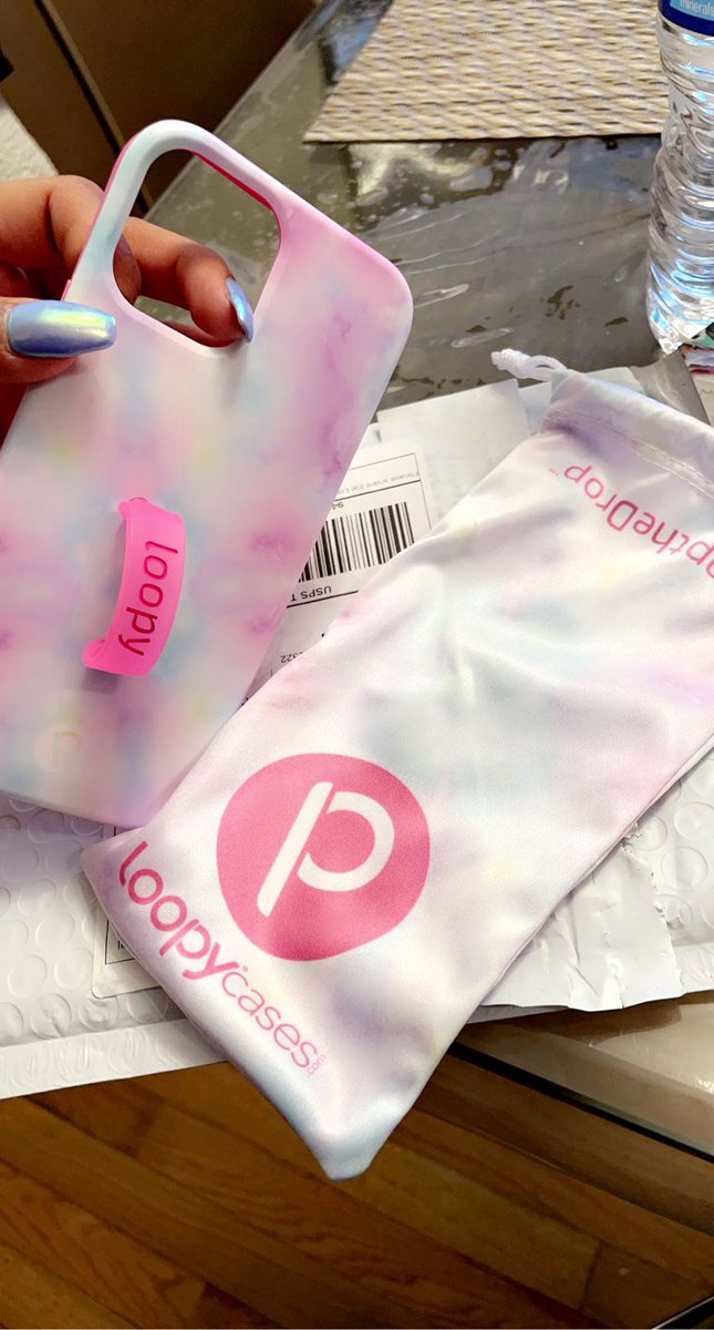 cin_XO8's tweet image. Loving my new @LoopyCases !!!😍 I’ll never go back to regular cases