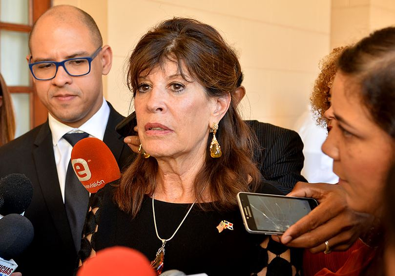ElCaribeRD's tweet photo. Embajadora Robin Bernstein agradece solidaridad de República Dominicana tras lo ocurrido en Capitolio

Más información aquí ►► https://t.co/Di4SRW4NKc #elCaribe #Embajadora #RobinBernstein  #solidaridad  #RepúblicaDominicana  #Capitolio #EstadosUnidos https://t.co/pYQaBfqVvN