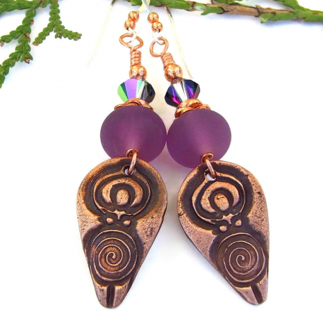 ShadowDogDesign's tweet photo. Beautiful Copper #Spiral #Goddess #Earrings w/ Purple #Lampwork &amp; Swarovski Crystals! https://t.co/667TnzQyYC via @ShadowDogDesign  #SpiralGoddess #GoddessEarrings https://t.co/q1ZTtQ1OM2
