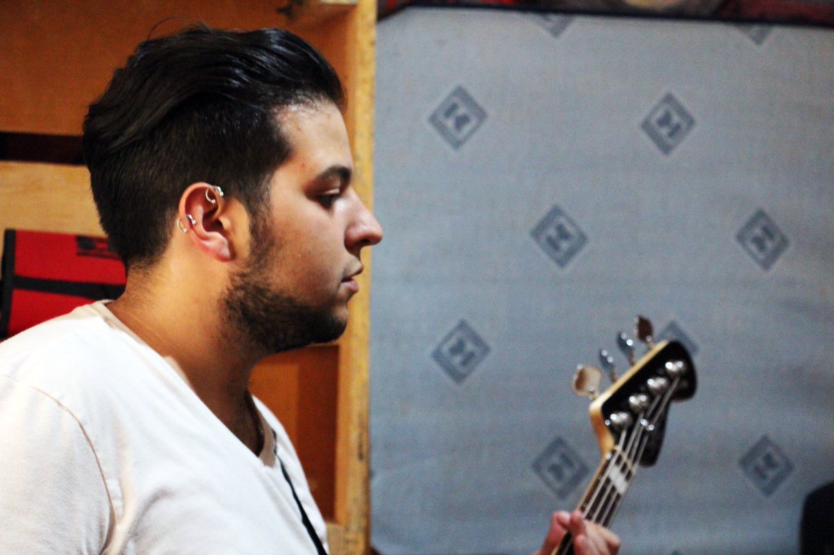 ReleaseOficial's tweet photo. Cada canción que escribimos viene con una parte de nosotros! 😎 

#SomosRelease #Release #Pachis #bajista #bassist #musica #music #rock #pop #banda #jaguar #studio #estudio #musico #musician #album #song #canción #dedicación https://t.co/g7g8Oun5AR