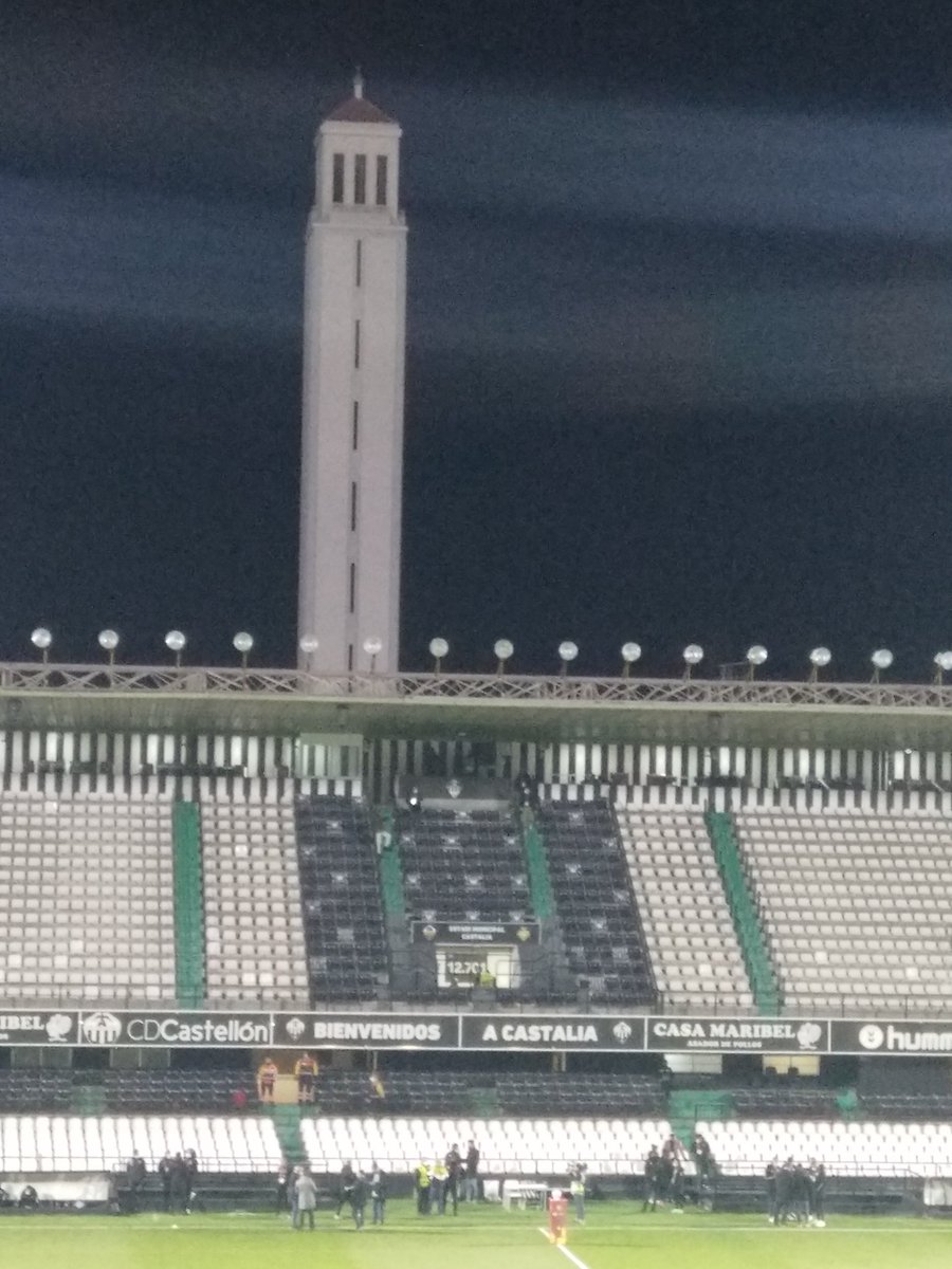 SMananos's tweet photo. @cdcastellon Pese al resultado y el frío, fue muy bonito volver al #estadiocastalia. Con el resultado en contra, poco a poco fueron decayendo los ánimos. Ayer no fuimos la mejor afición para el #cdcastellón pero seguimos creyendo en que podemos conseguir la permanencia #PPO #fedpecas https://t.co/eWgyrz0swG